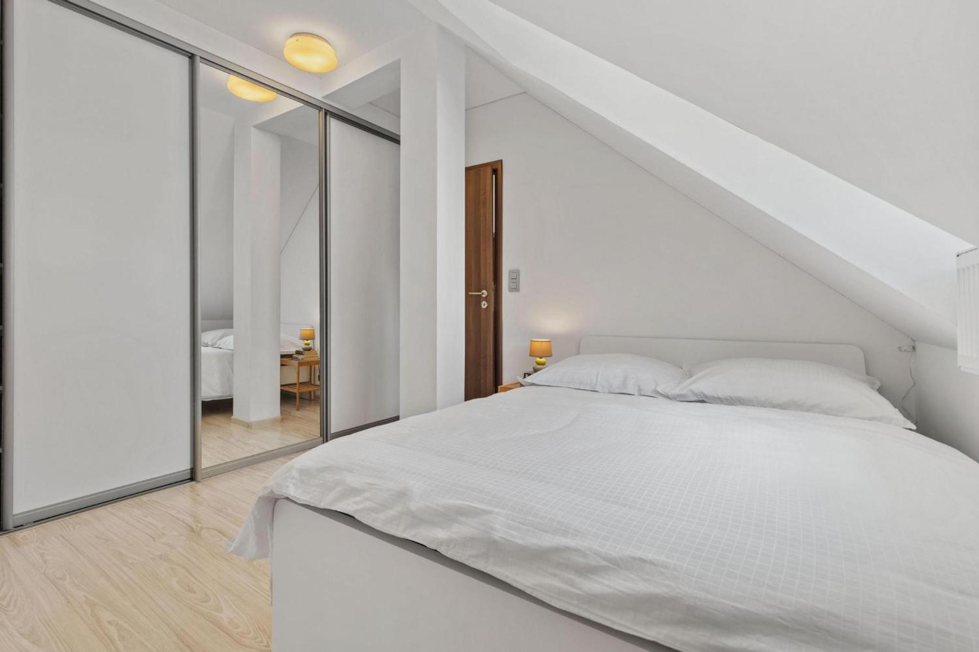 Apple Apartment Братислава Экстерьер фото